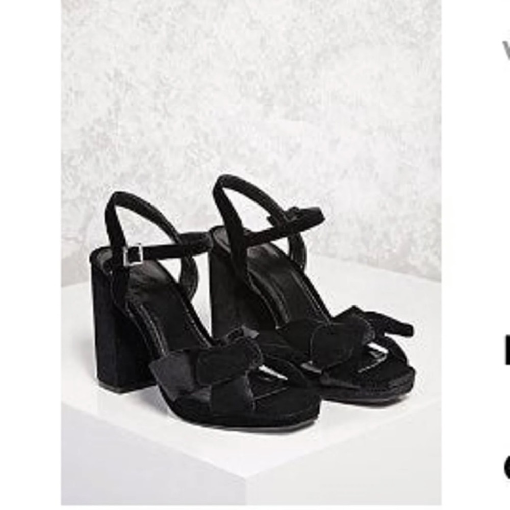 Velvet chunky black heels